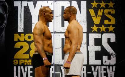 Майк Тайсон мен Рой Джонстың жекпе-жегі жанжалмен аяқталды