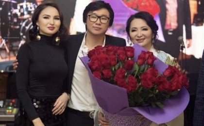 «Сен ешектің, иттің баласысың ба?»: Гүлзира Айдарбекова оқырманының аузына құм құйды