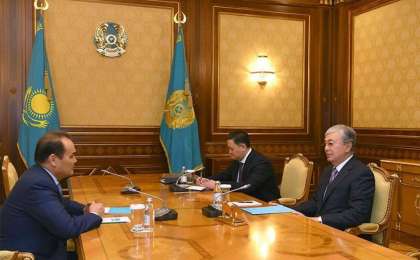 托卡耶夫总统会见突厥议会秘书长阿穆列夫