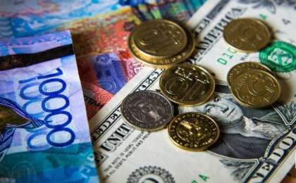 Доллардың есептік бағамы қашан қаралады?