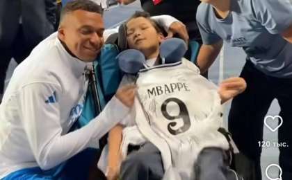 “Реал” футбол клубының жұлдыздары мүмкіндігі шектеулі баланың үлкен арманын орындады