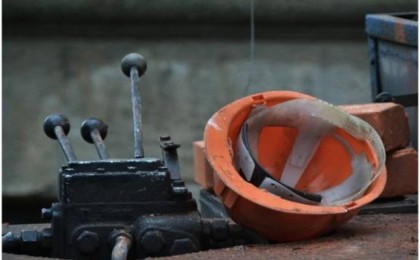 Алматыда су құбырын жөндеп жатқан жұмысшы қаза тапты