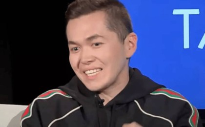 "Фамилиясы менікіндей емес": Қыран Талапбек бірінші некедегі ұлының тегіне қатысты сұраққа жауап берді