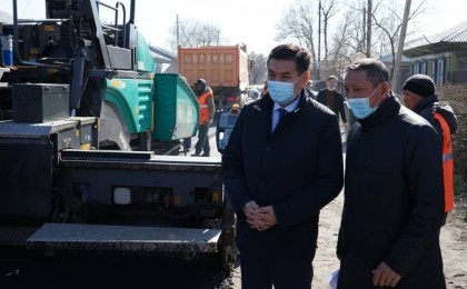 "Сіз қаладағы жолмен жүріп көрген адамсыз ба?": Семей әкімінің желідегі жазбасы халықтың ашуландырды