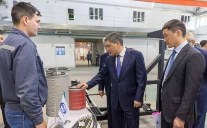 Олжас Бектенов Абай өңіріндегі өнеркәсіптің дамуымен танысты