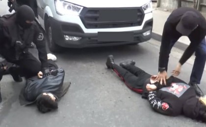 Алматыда танымал топтың әншілері қылмыс үстінде ұсталды (видео)