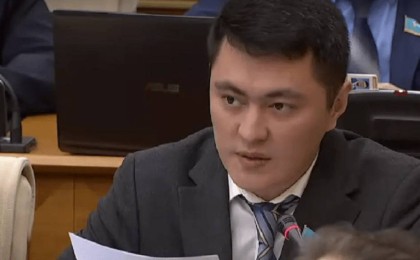 "Ұлы дала квартиранттары": депутат Дәулет Мұқаев мәжілісте баспана мәселесін көтерді
