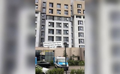 "Артында 1 жасар сәбиі қалды": Астанада бес баланың анасы терезеден секіріп кетті