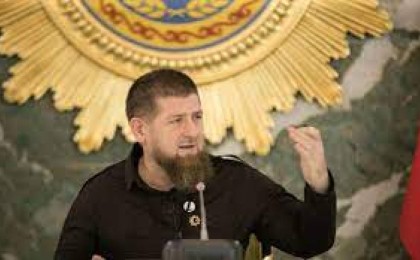 "Басты мақсатымыз – Киевті алу": Желіде Киев маңындағы соғыс аймағында жүрген Рамзан Қадыровтың видеосы таралды