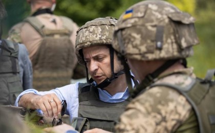 Зеленский запастағы әскерді жұмылдыру туралы заңға қол қойды