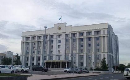 Қарағанды әкімдігі ғимаратынан адам құлап өлді