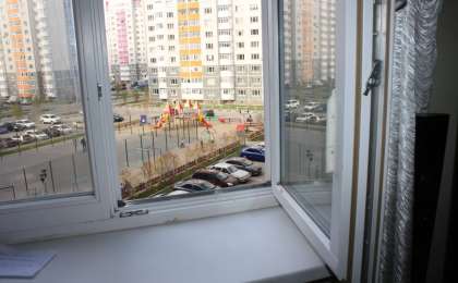 Кішкентай бала терезеден құлап кетті