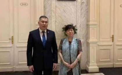 驻华大使努雷舍夫会见中国人民对外友好协会主席李小林