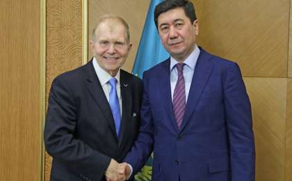 卡拉干达州州长会见美国驻哈大使