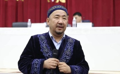 "Домбыра тартпа, сәлем салма": Нұрлан имам қара жамылғандармен күресуге үндеді