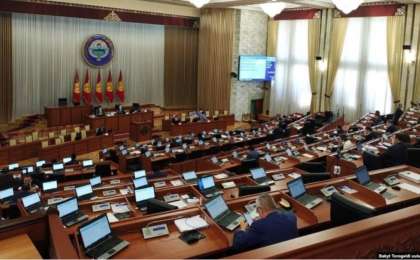 Парламент алғаш рет өзін-өзі таратты