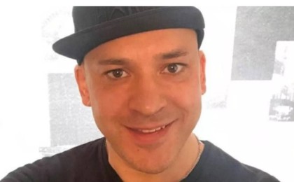 Танымал ресейлік "Отпетые мошенники" тобының бұрынғы солисі көз жұмды