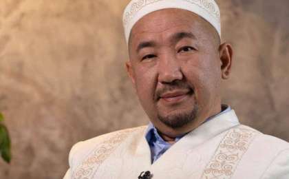 «Үй беремін дегендер болды...»: Нұрлан имам 7 баласымен мешітті паналап отыр