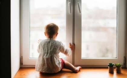 Ақтөбеде 2 жасар бала 5 қабаттан құлап кеткен