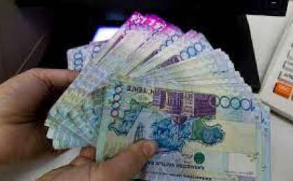 Министр жауап берді: Теңгенің құлдырауына байланысты жәрдемақы мен зейнетақы мөлшері көтеріле ме?