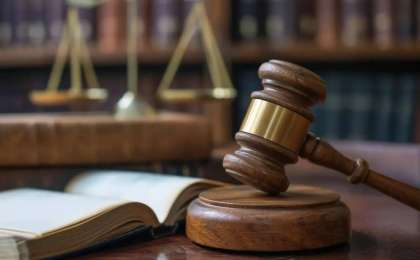 Сапасыз жол кесірінен апатқа ұшыраған оралдық жүргізуші әкімдіктен ақша өндіріп алды