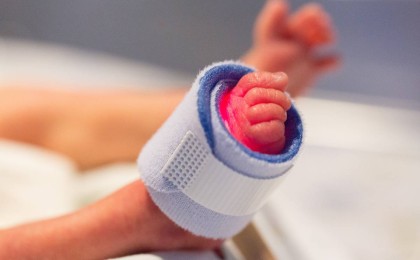 БҚО-да 19 жастағы студент шақалағын пакетке орап, дәретханаға тастап өлтірді