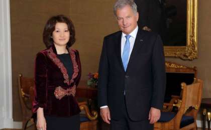 哈萨克斯坦大使向芬兰总统递交国书