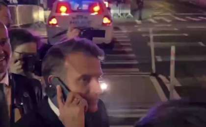 АҚШ-та полиция Франция президентінің жолын жапқан