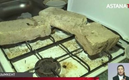 «Қазақтарға пойдет»: Шымкент тұрғындары көп қабатты үйдегі жылу жүйелеріне шағымданды