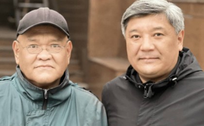 «Асылдың сынығына аула сыпыртып қойдық»: Танымал депутат Ұлы Абайдың ұрпағы бір бөлмелі үйде, 150 мың теңге айлыққа өмір сүретінін жайып салды