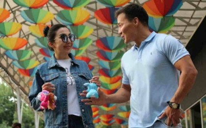 Сиви Махмұди: Әлдебір нәрсеге ренжіп қалғаным үшін күйеуім қымбат көлік сыйлады - Қазақстан жаңалықтары