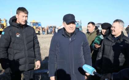 Шавкат Рахмонов Ақтөбе облысында су тасқынынан зардап шеккен отбасыға үй салып береді