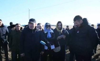 Шавкат Рахмонов Ақтөбедегі су тасқынынан зардап шеккен бір отбасыға үй салып береді