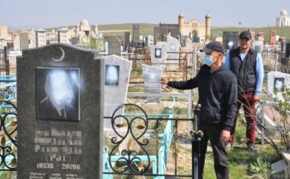 Таразда зират құлыптасындағы марқұмдардың суретін бояп, қорлаған