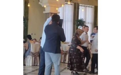 "Дардай еркек істеп тұрған тірлігі не?": Тойда шашынан тартқан қонақты Кенжебек Жанәбілов орнына қойды (ВИДЕО)