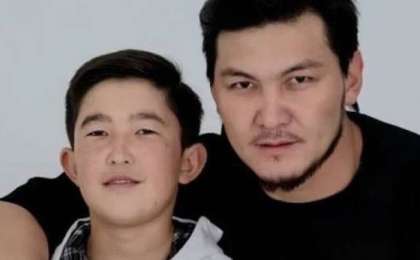 Алматының арбатында ән салып жүрген “Қойшы бала” елдің назарын өзіне аударды