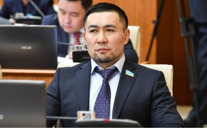 Ардақ Назаров жоғары білім алған ба? Журналист депутаттың дипломына күмән келтірді