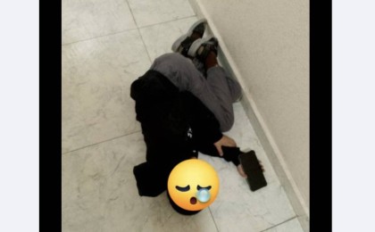 Подъезде түнейтін бала: “қонақ” келгенде анасы үйге кіргізбейді