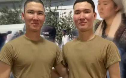 «Өлтірді, одан кейін оны ілді»: Әскерде көз жұмған Дінмұхамедтің туыстары оның өз-өзіне қол салғанына сенбейді