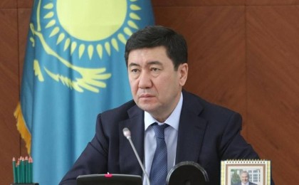 Ерлан Қошанов: «Орыс тілін мәртебеден айырудың қажеті жоқ»