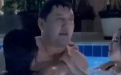 Әкесі Сәбитке үлкен сын: Бассейнде ойнаған Жорабаеваның күйеуі мен қыздары қызу талқыға қалды (видео)