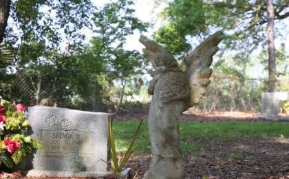 "Бетінен кесіп, құдай мүсініне қанын шашқан": Құрбандыққа шалына жаздаған әйел құтқарылып, тірі қалды