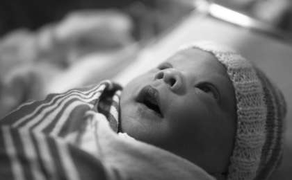 "Дәрігерлерді мазаламайын деп": Әйел моншада босанып, шақалақты суға батырып өлтірді