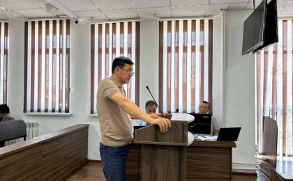 "Қаңтар оқиғасына дейін органдар Сатыбалдыға қатысты арызды қабылдамады": Сатыбалдыға қатысты сотта куәгердің сөзіне екі айыпталушы шүйлікті