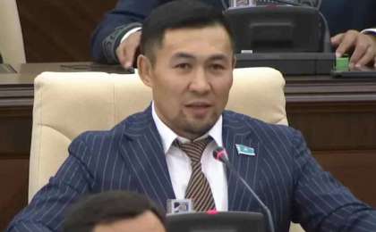 Мәжіліс депутаттарға аналарын мінберден құттықтауға рұқсат берді