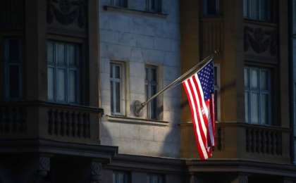 АҚШ елшілігі америкалықтарды Ресейден тезірек кетуге шақырды