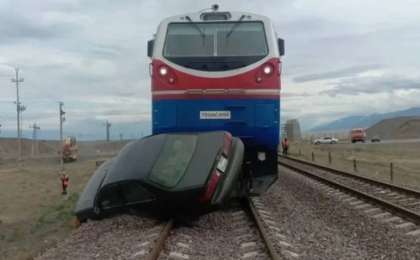 Қарағанды облысында пойыз бен көлік соқтығысып, үш адам қаза тапты