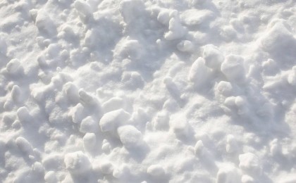 Алты жасар қыздың 4-қабаттан құлап аман қалған сәті видео түсті