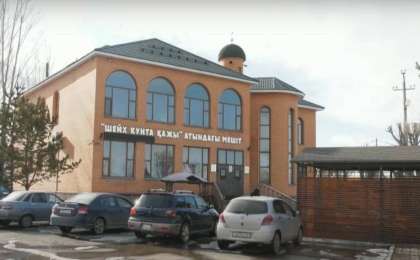 "Әйеліме қандай сиқыр жасадың": Астанада ер адам мешіт қызметкеріне пышақ сұққан