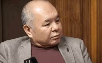 "Баяғыда ұят, намыс деген болатын": Уәлибек Әбдірайымов Еркеге үйленген Раимды сынап тастады (видео)